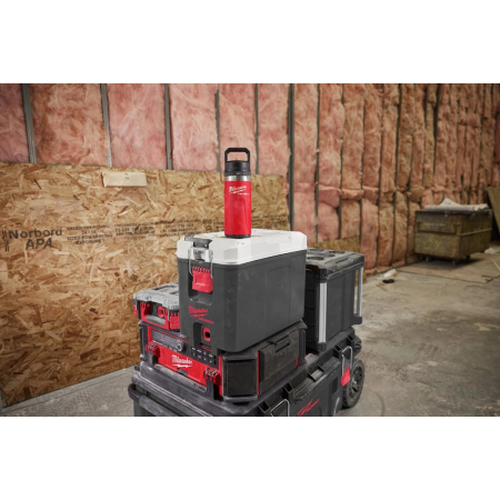 MILWAUKEE Packout™ láhev 710 ml s víčkem - červená 4932493465