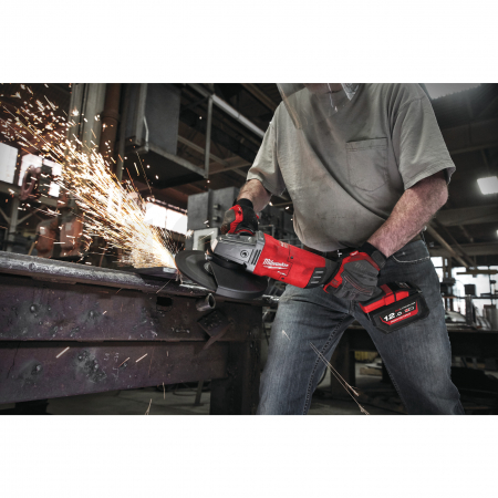 MILWAUKEE M18 FUEL 230 mm velká úhlová bruska s kolébkovým spínačem 4933499241