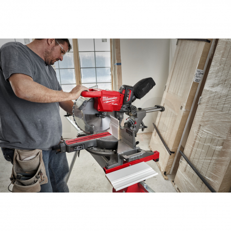 MILWAUKEE M18FMS305-0 - M18 FUEL™ ONE-KEY™  305 mm pokosová pila 4933471205