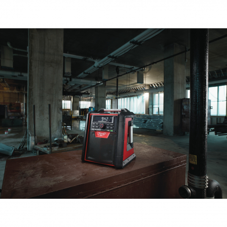 MILWAUKEE M18™ rádio/nabíječka s Bluetooth® 4933446639