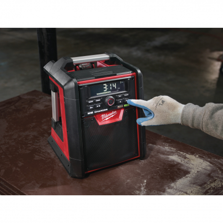 MILWAUKEE M18™ rádio/nabíječka s Bluetooth® 4933446639
