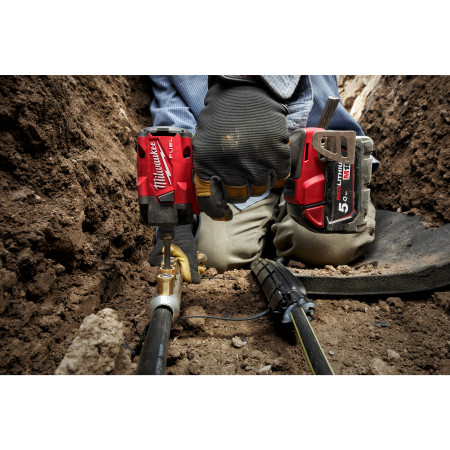 MILWAUKEE M18 FUEL™ ½″ kompaktní rázový utahovák s pojistným kroužkem 4933478445