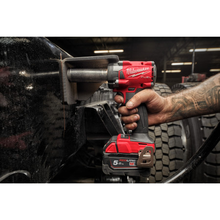 MILWAUKEE M18 FUEL™ ½″ kompaktní rázový utahovák s pojistným kroužkem 4933478445