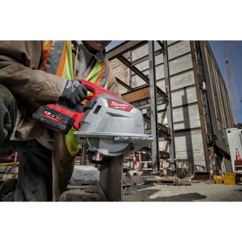 MILWAUKEE M18 FUEL™ 66 mm kotoučová pila na kov 4933472110