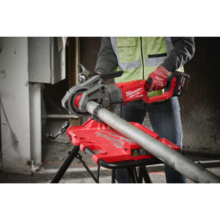 MILWAUKEE M18 FPT114-802C FUEL 1 ¼″ závitořez s technologií ONE-KEY 4933499198
