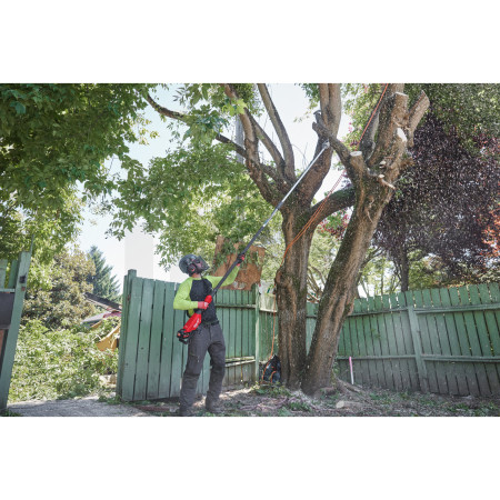 MILWAUKEE M18 FUEL™ teleskopická vyvětvovací pila 30 cm 4933480870