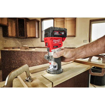 MILWAUKEE M18 FUEL™ horní frézka s objímkami 8 mm / 6 mm 4933479073