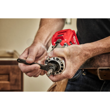 MILWAUKEE M18 FUEL™ horní frézka s objímkami 8 mm / 6 mm 4933479073
