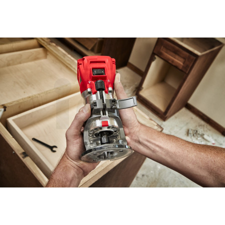 MILWAUKEE M18 FUEL™ horní frézka s objímkami 8 mm / 6 mm 4933479073
