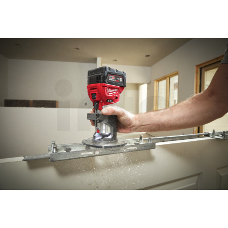 MILWAUKEE M18 FUEL™ horní frézka s objímkami 8 mm / 6 mm 4933479073