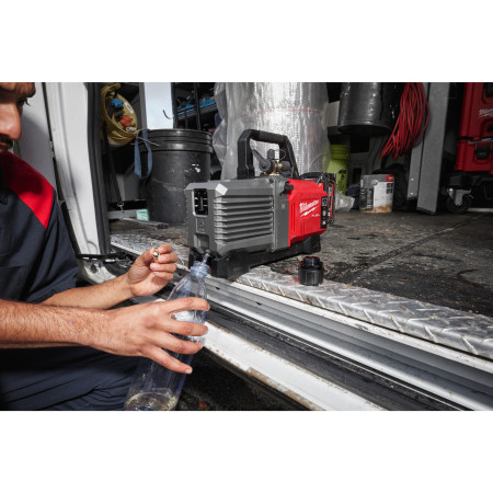 MILWAUKEE M18 FVP5-0 vakuové čerpadlo 4933498379