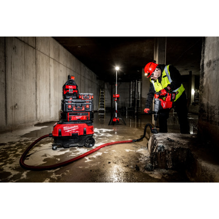 MILWAUKEE M18™ Vysoce výkonná stojanová svítilna s nabíječkou 4933478117