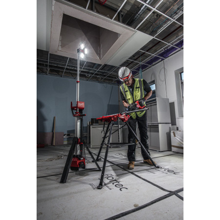 MILWAUKEE M18™ Vysoce výkonná stojanová svítilna s nabíječkou 4933478117