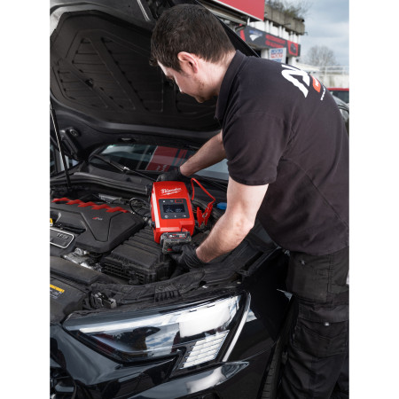 MILWAUKEE M18™ startovací zdroj 4933498026