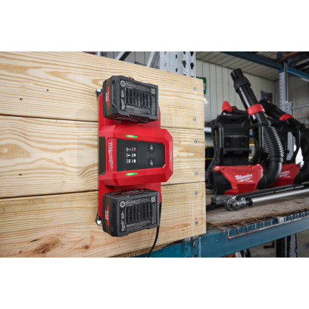 MILWAUKEE M18™ mobilní super nabíječka se dvěma sloty 4932498558
