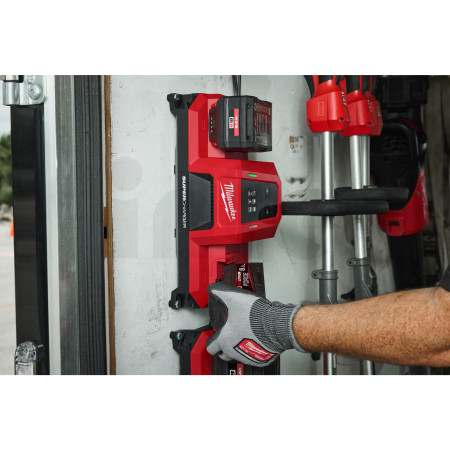 MILWAUKEE M18™ mobilní super nabíječka se dvěma sloty 4932498558