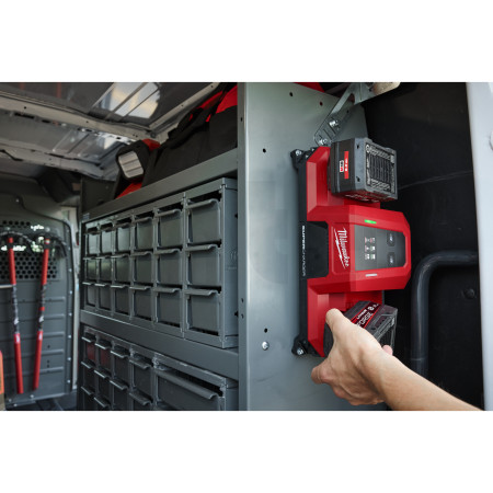 MILWAUKEE M18™ mobilní super nabíječka se dvěma sloty 4932498558
