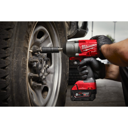MILWAUKEE M18 FUEL™ ONE-KEY™ ½″ rázový utahovák s pojistným kroužkem a prodlouženým vřetenem 4933478405