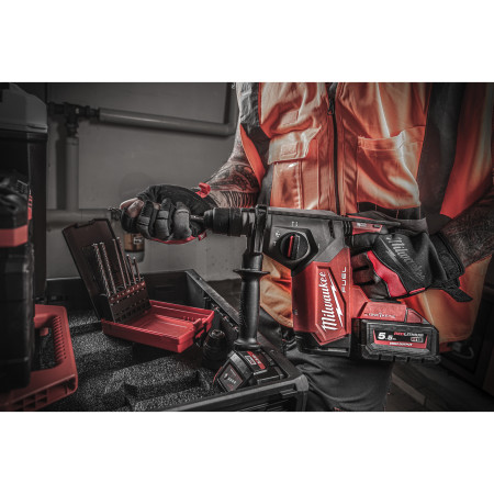 MILWAUKEE M18 FUEL™ ONE-KEY™ 4-režimové kladivo 26 mm SDS-PLUS se sklíčidlem FIXTEC™ 4933478505