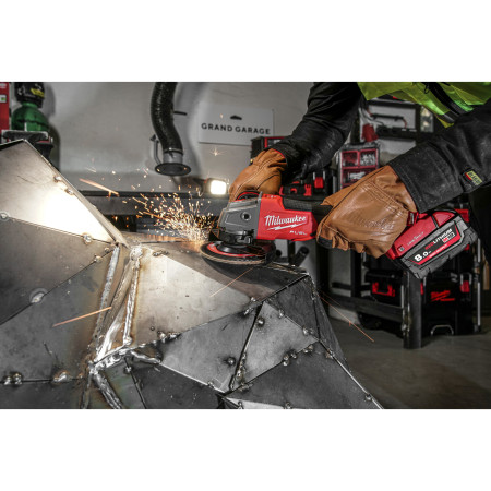 MILWAUKEE M18 FUEL™ ONE-KEY™ 125 mm úhlová bruska s kolébkovým spínačem 4933499160