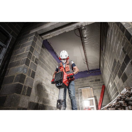 MILWAUKEE M18™ ONE-KEY™ LED kompaktní lampa s nabíječkou 4933459161