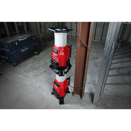 MILWAUKEE M18™ ONE-KEY™ LED kompaktní lampa s nabíječkou 4933459161