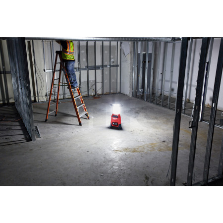 MILWAUKEE M18™ ONE-KEY™ LED kompaktní lampa s nabíječkou 4933459161
