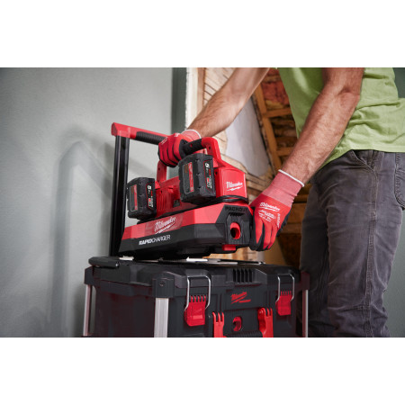 MILWAUKEE M18™ PACKOUT™ rychlonabíječka se šesti sloty 4932480163