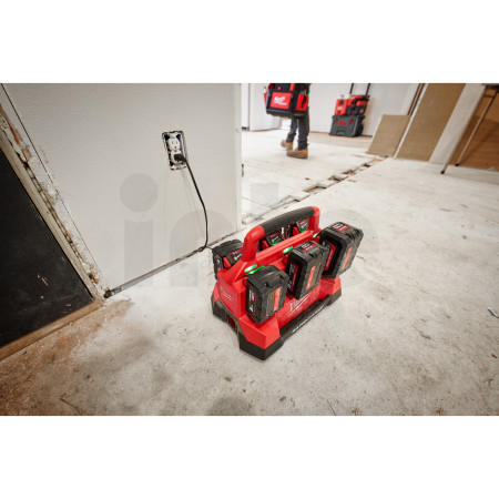 MILWAUKEE M18™ PACKOUT™ rychlonabíječka se šesti sloty 4932480163