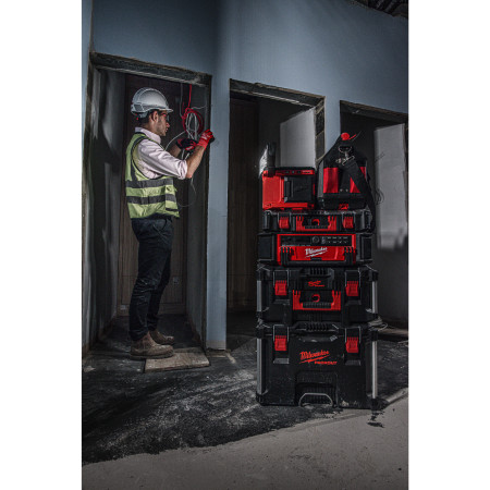 MILWAUKEE M18™ PACKOUT™ Prostorové světlo a nabíječka 4933479583
