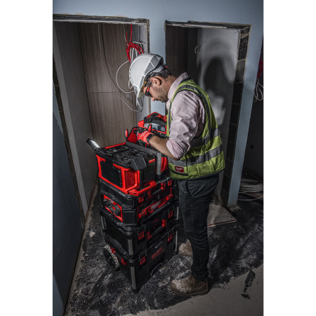 MILWAUKEE M18™ PACKOUT™ Prostorové světlo a nabíječka 4933479583