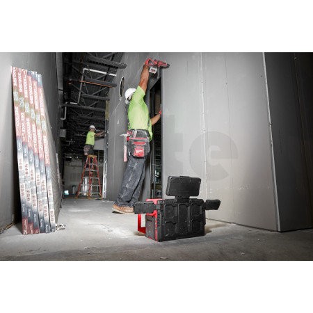 MILWAUKEE M18™ PACKOUT™ Prostorové světlo a nabíječka 4933479583