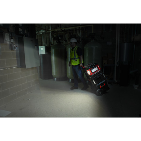 MILWAUKEE M18™ PACKOUT™ Prostorové světlo a nabíječka 4933479583
