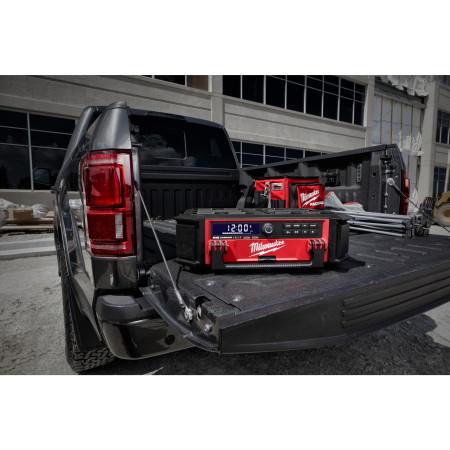 MILWAUKEE M18™ PACKOUT™ rádio nabíječka 4933472112