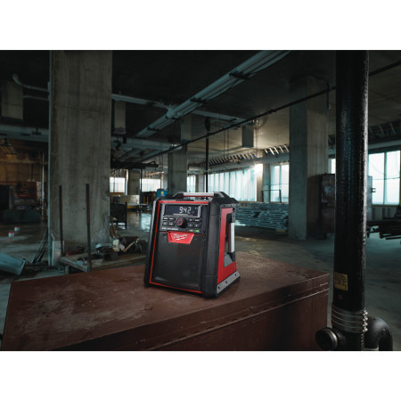 MILWAUKEE M18™ rádio/nabíječka Bluetooth® 4933446639
