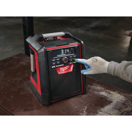 MILWAUKEE M18™ rádio/nabíječka Bluetooth® 4933446639