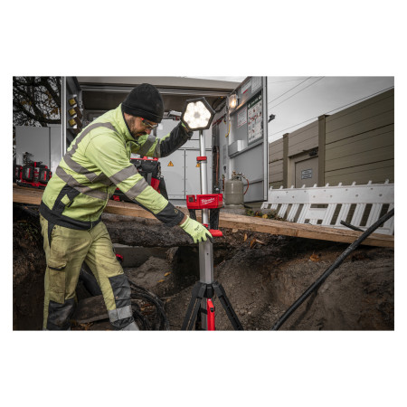 MILWAUKEE M18 SAL2-0 stojanová svítilna 4933492486