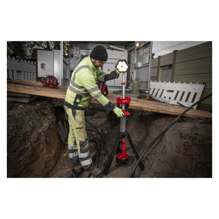 MILWAUKEE M18™ stojanová svítilna 4933492902