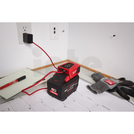 MILWAUKEE M18™ TOP-OFF mini nabíječka 4932499165