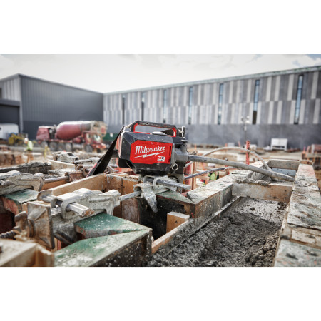 MILWAUKEE MX FUEL™ kufříkový ponorný vibrátor do betonu 4933479609