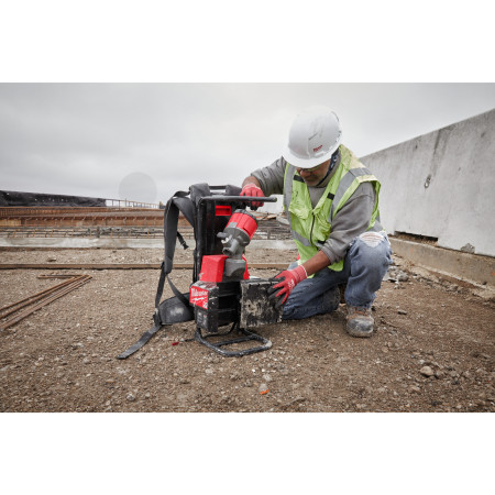 MILWAUKEE MX FUEL™ batohový ponorný vibrátor  do betonu 4933479595
