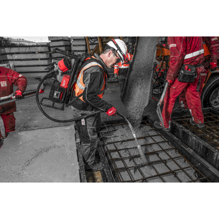 MILWAUKEE MX FUEL™ batohový ponorný vibrátor  do betonu 4933479592