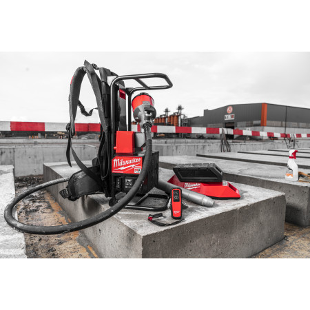 MILWAUKEE MX FUEL™ batohový ponorný vibrátor  do betonu 4933479592
