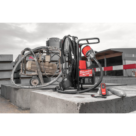 MILWAUKEE MX FUEL™ batohový ponorný vibrátor  do betonu 4933479592