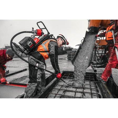 MILWAUKEE MX FUEL™ batohový ponorný vibrátor  do betonu 4933479592