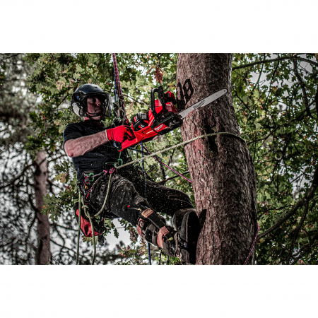 MILWAUKEE M18 FUEL™ řetězová pila s lištou 40 cm 4933464224