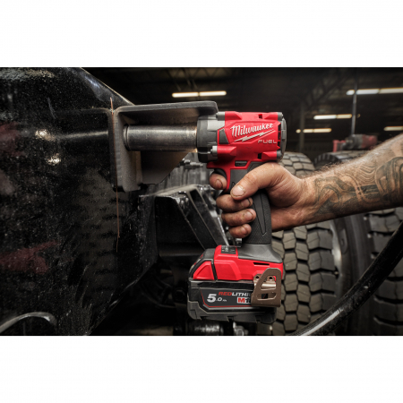 MILWAUKEE M18 FIW2F12-502X FUEL 1/2" Kompaktní rázový utahovák s pojistným kroužkem 4933478444