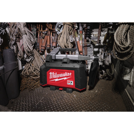 MILWAUKEE MX FUEL™ kompaktní staveništní světlo 4933498070