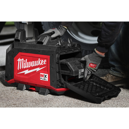 MILWAUKEE MX FUEL™ kompaktní staveništní světlo 4933498070