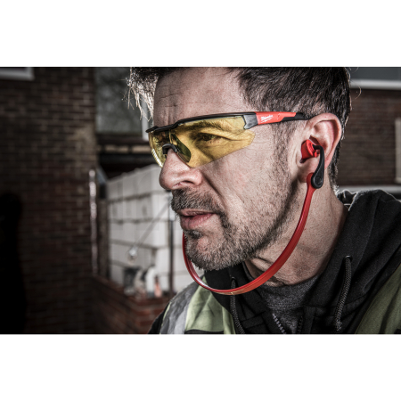 MILWAUKEE Enhanced Safety Glasses Tónované ochranné brýle - odolné proti poškrábání a zamlžování žluté 4932478927